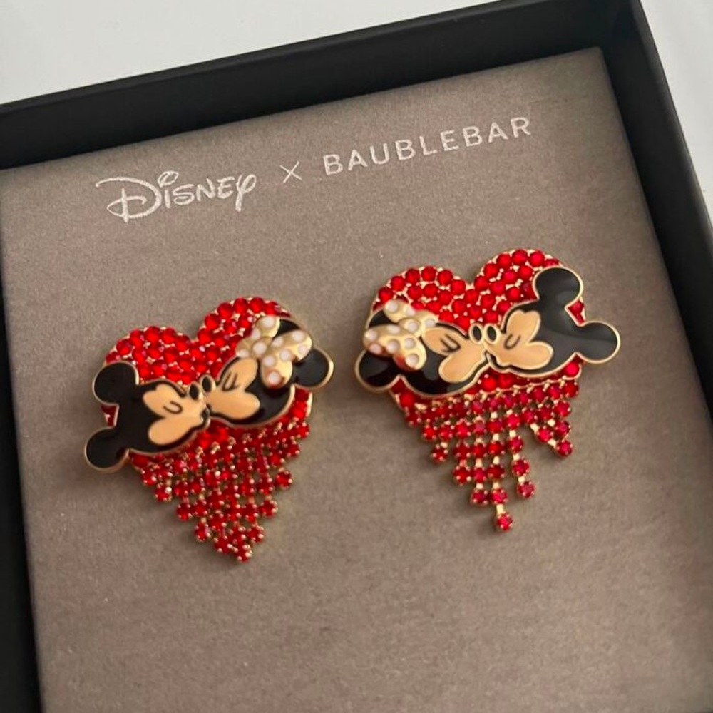 Disney x Baublebar (Valentine’s) Mickey & Minnie Kissing With Red Heart Earrings - Picture 1 of 2